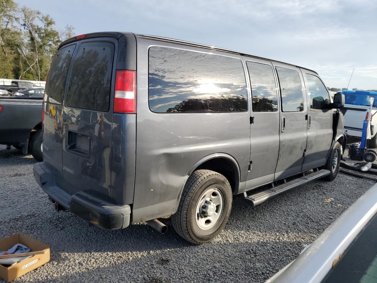 2017 CHEVROLET Express 2500 VIN 1GAWGEFF3H1321074 photo 3