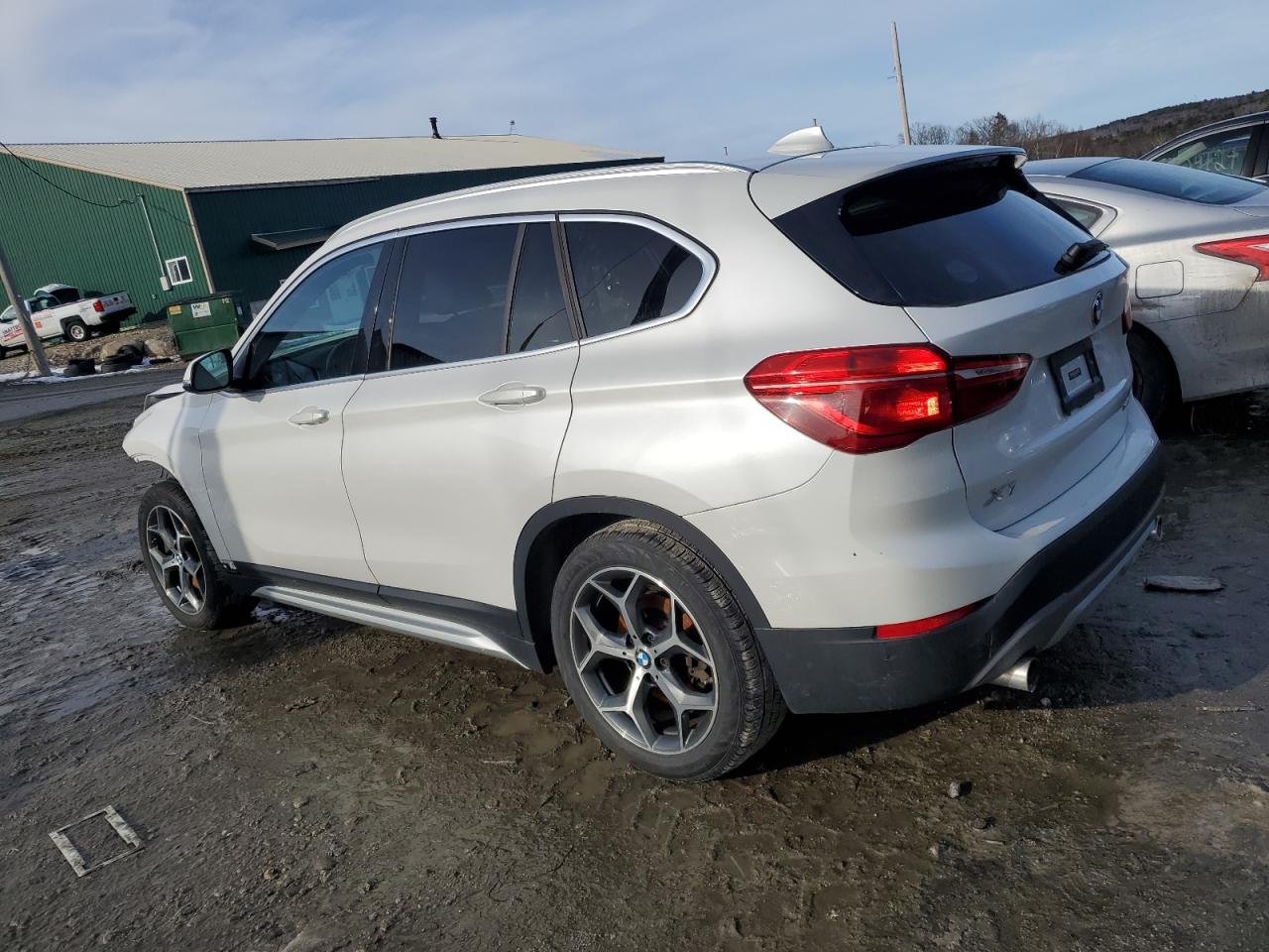 2018 BMW X1 VIN WBXHT3C33J3H30542 photo 2