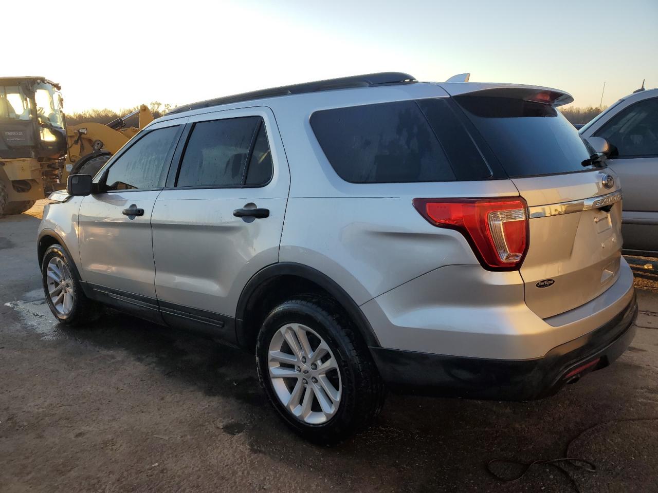 2016 FORD Explorer VIN 1FM5K7B83GGB71754 photo 2