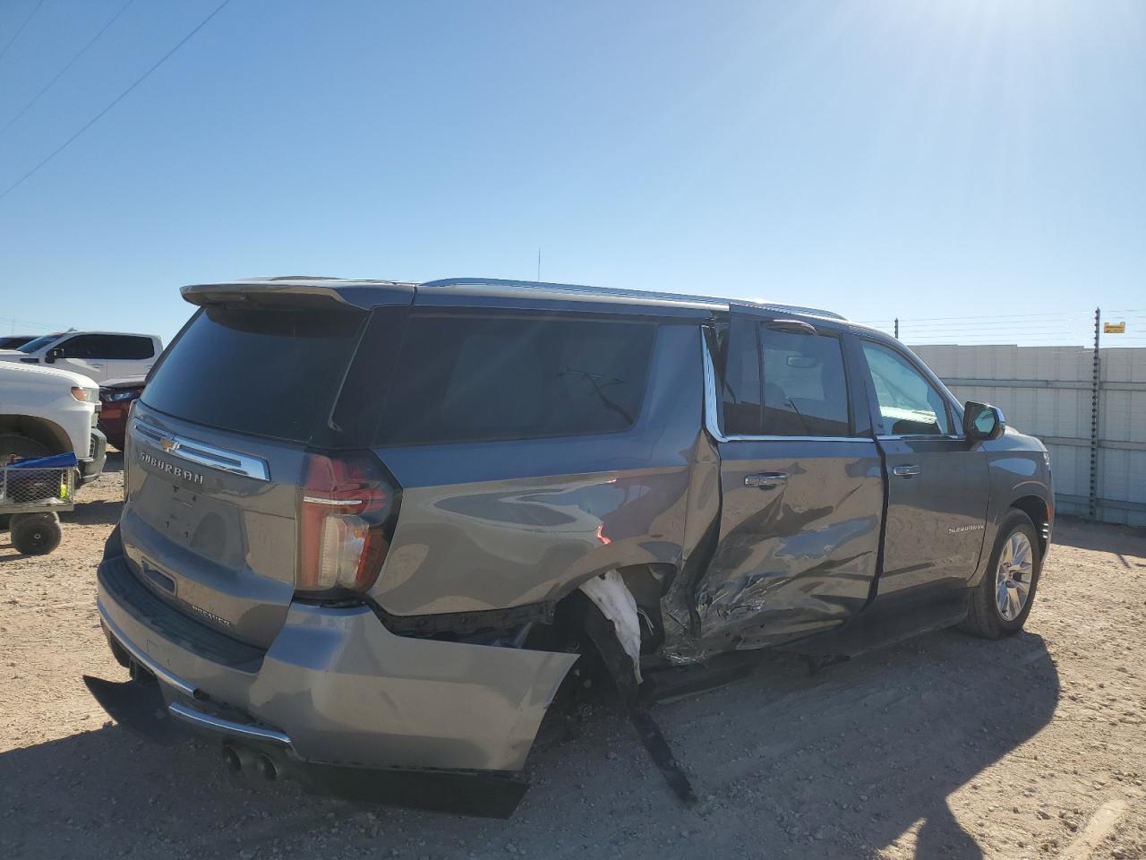 2022 CHEVROLET Suburban VIN 1GNSKFKD9NR207020 photo 3