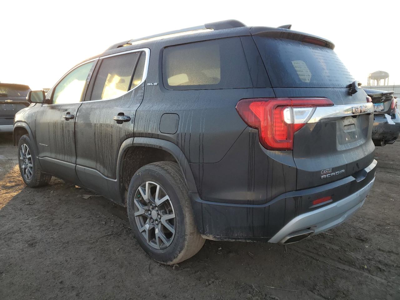 2020 GMC Acadia VIN 1GKKNKLS9LZ121018 photo 2