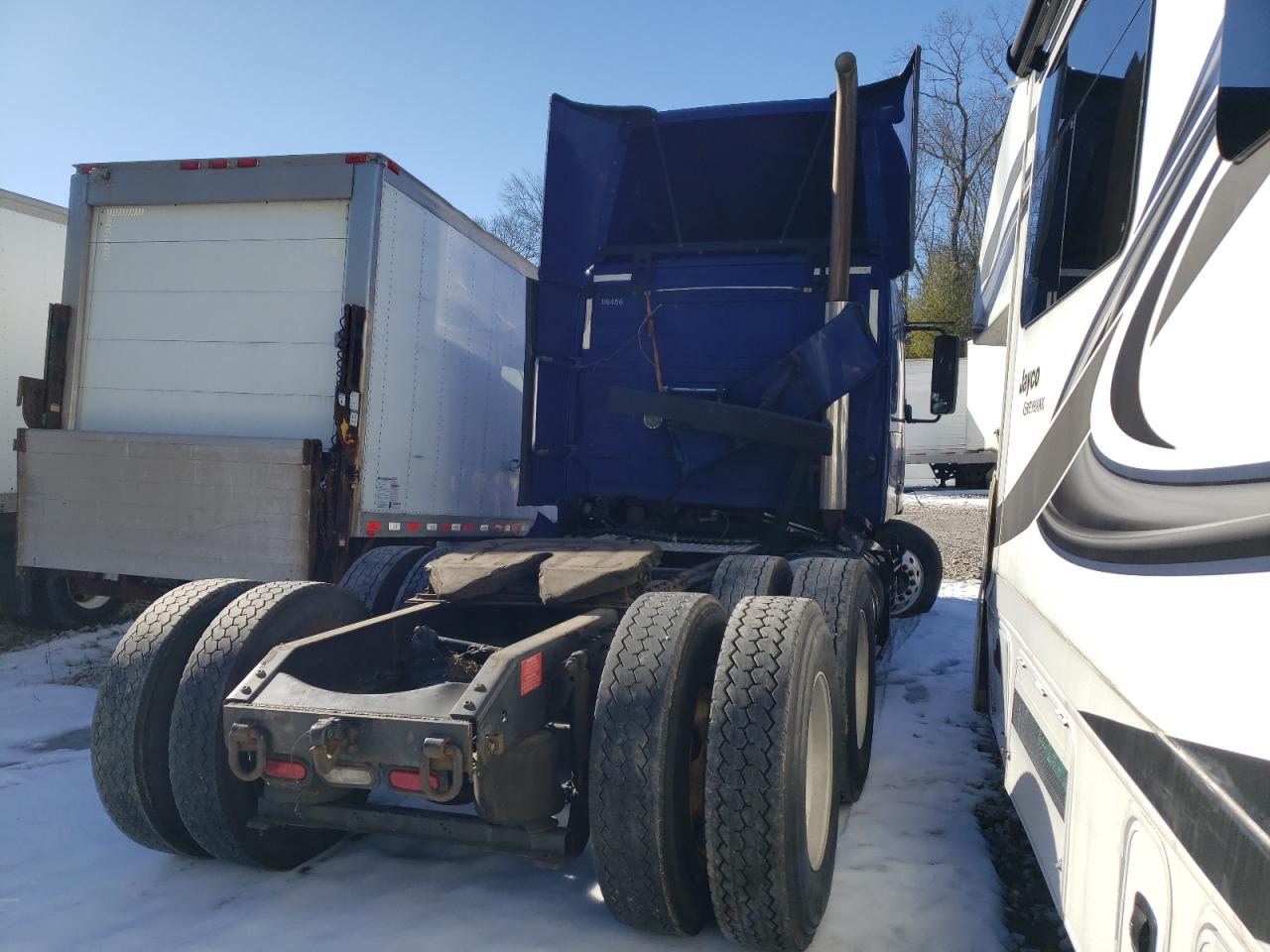 2015 VOLVO Vn VIN 4V4NC9EH5FN923770 photo 4