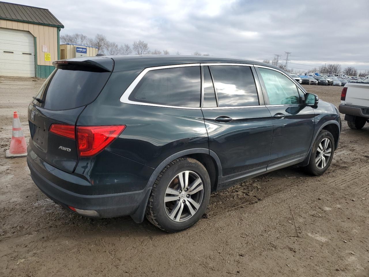 2018 HONDA Pilot VIN 5FNYF6H58JB046490 photo 3