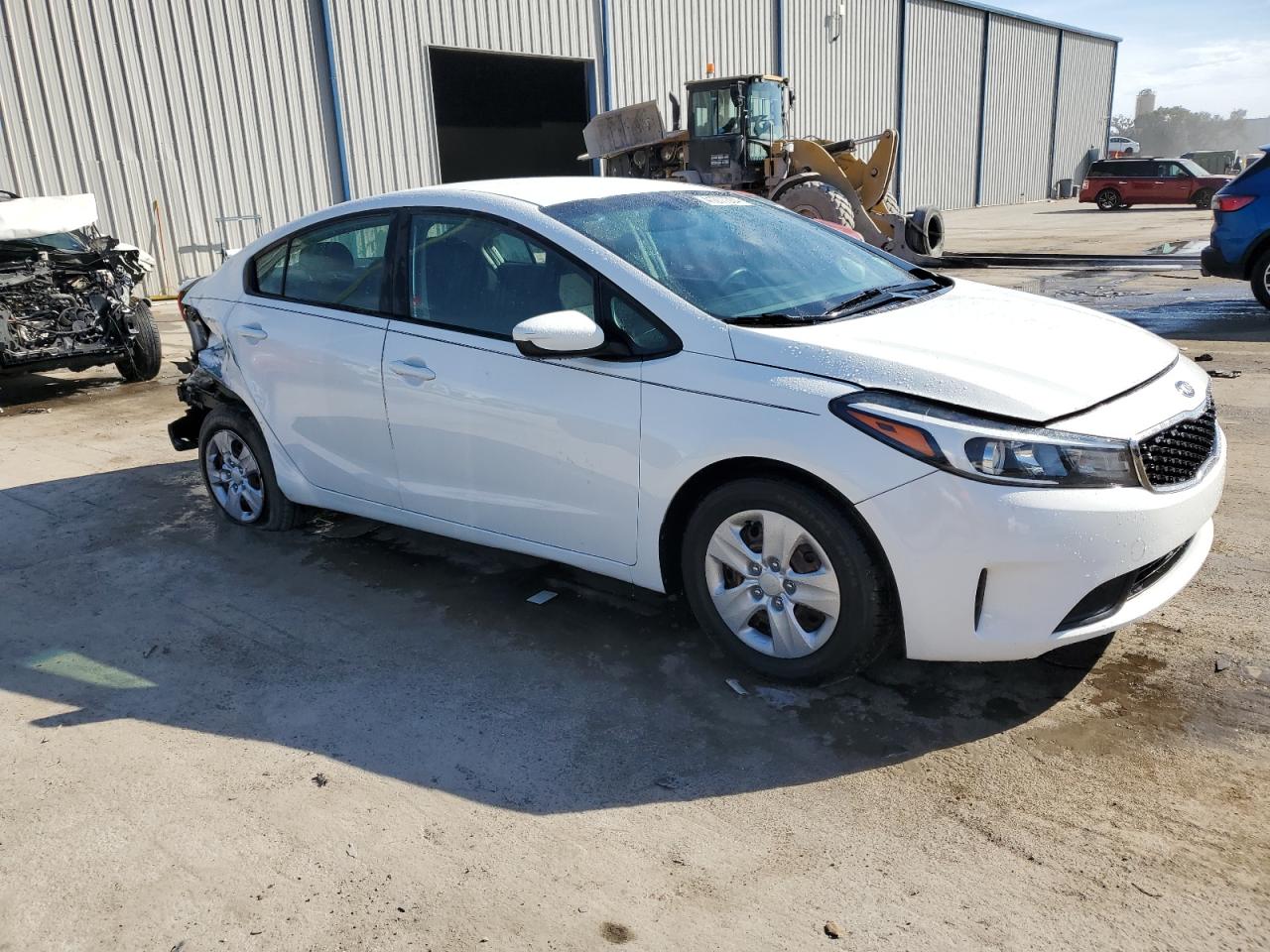 2017 KIA Forte VIN 3KPFK4A748E073852 photo 4