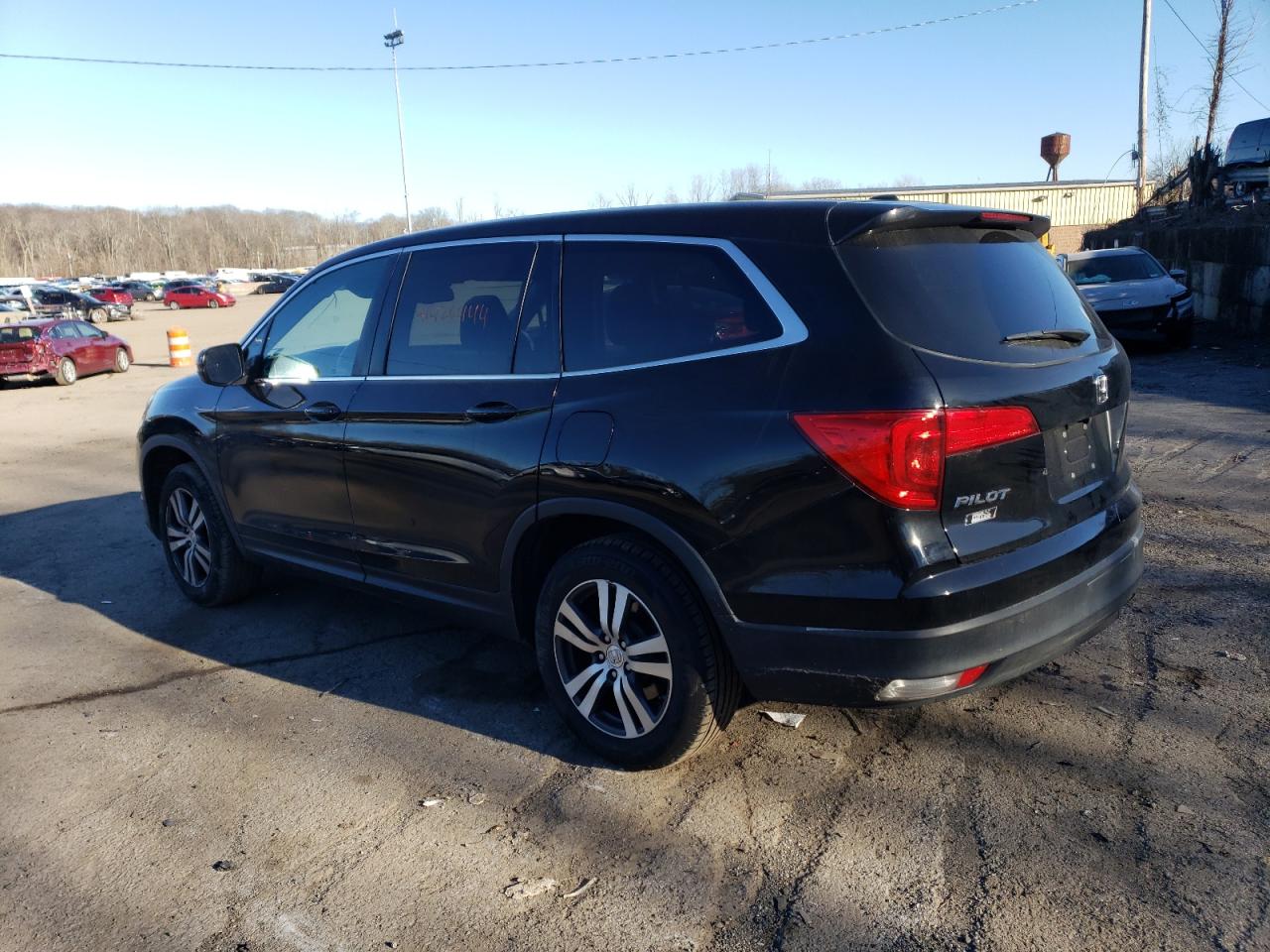 2018 HONDA Pilot VIN 5FNYF6H65JB057701 photo 2