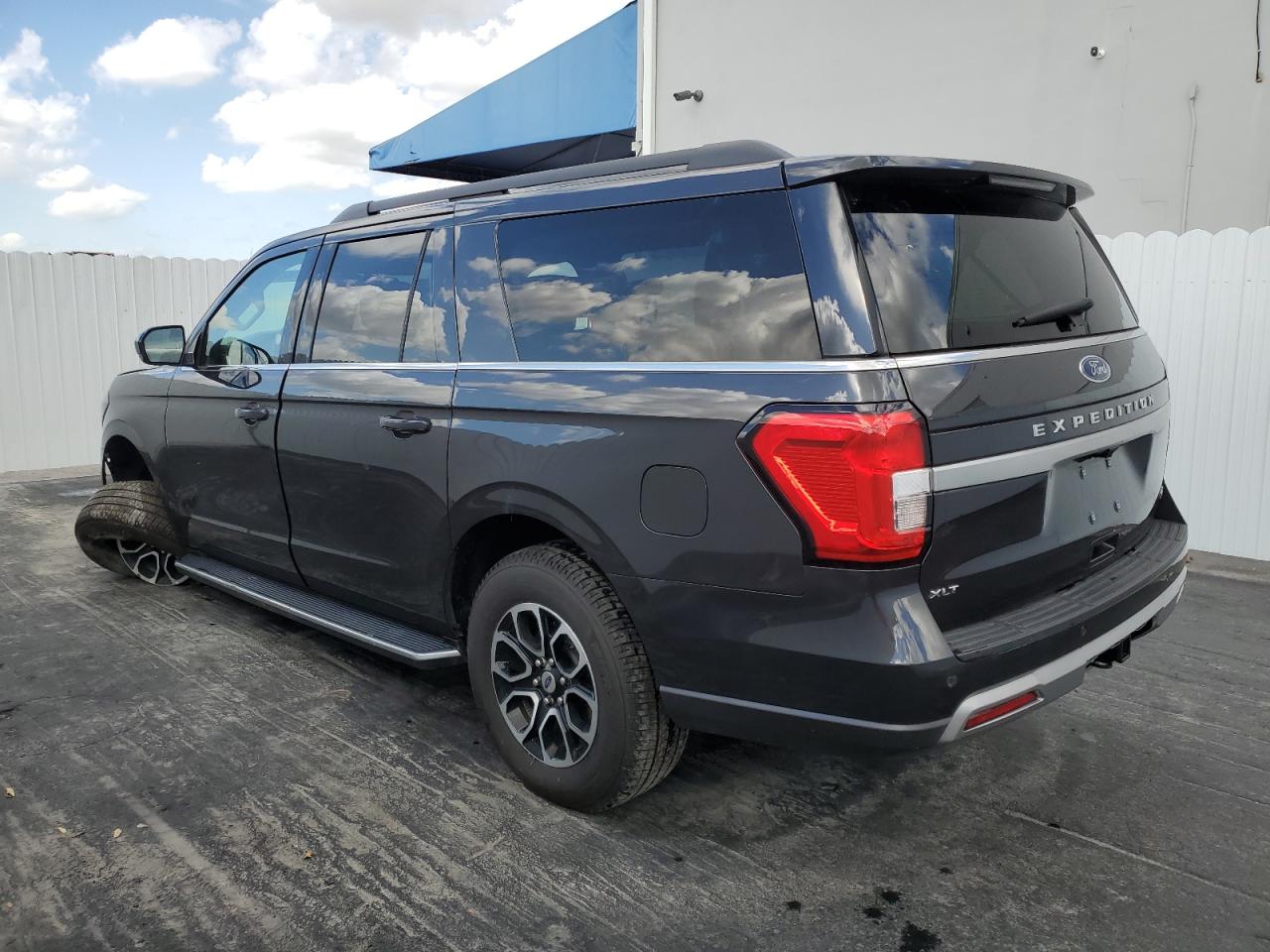 2023 FORD Expedition VIN 1FMJK1H81PEA03805 photo 2