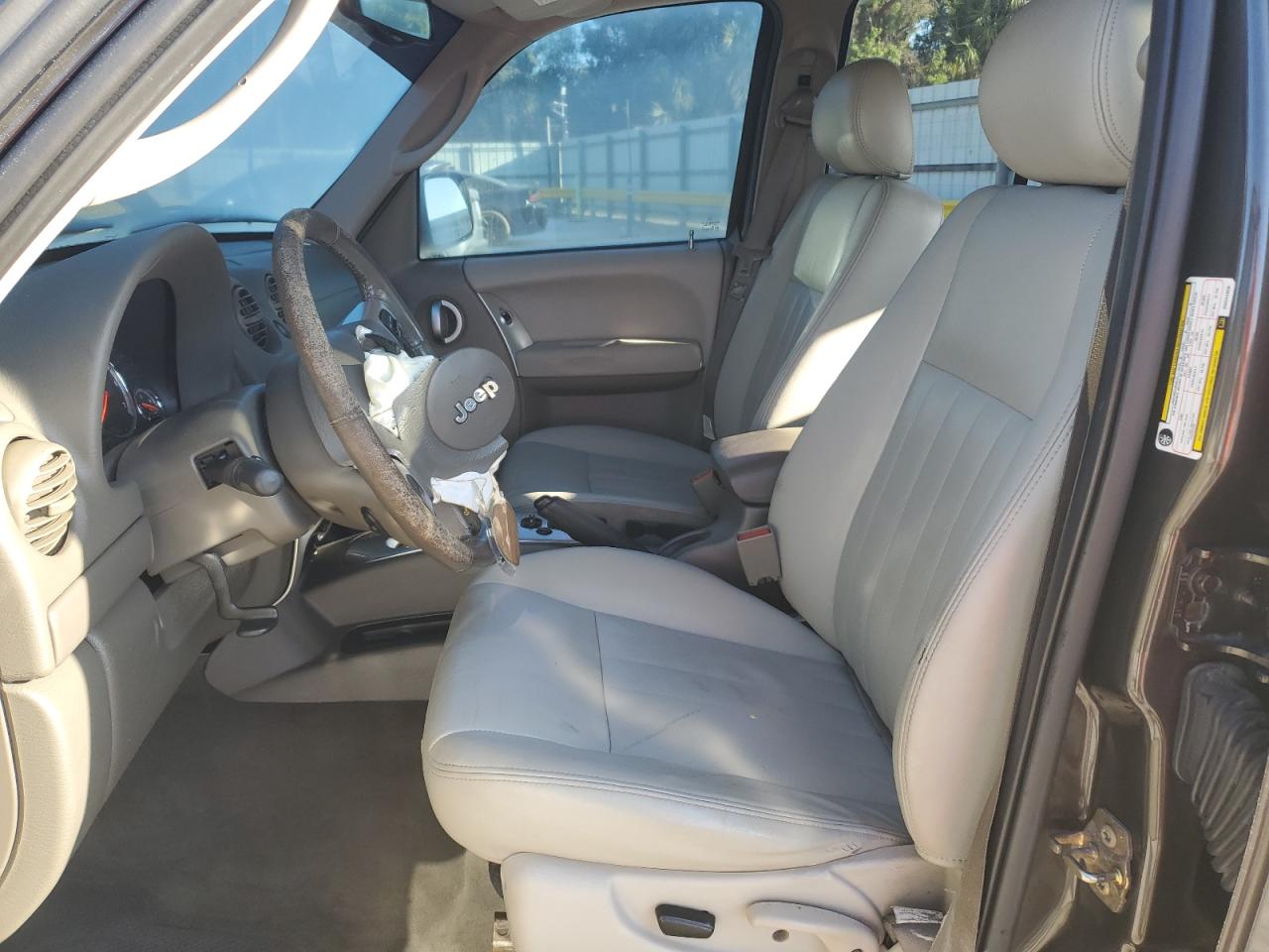 2005 Jeep Liberty VIN 1J4GK58K45W542826 photo 7