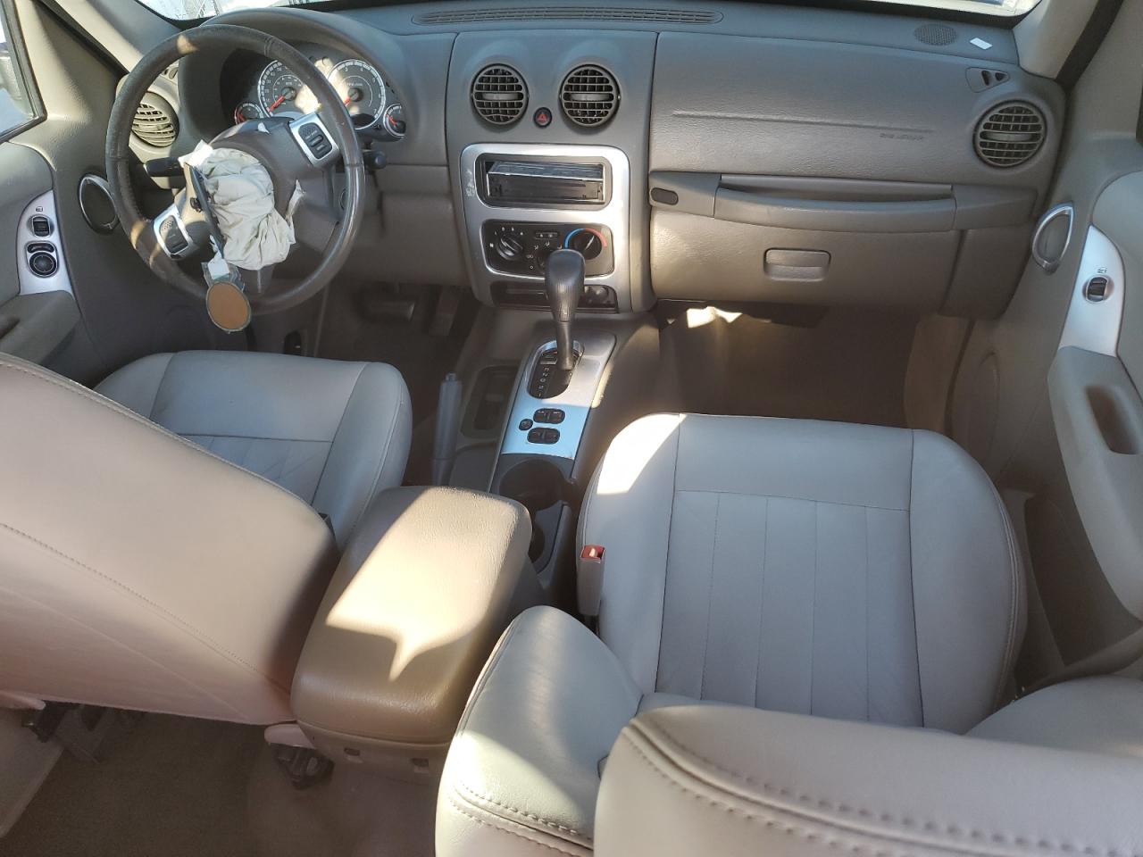 2005 Jeep Liberty VIN 1J4GK58K45W542826 photo 8