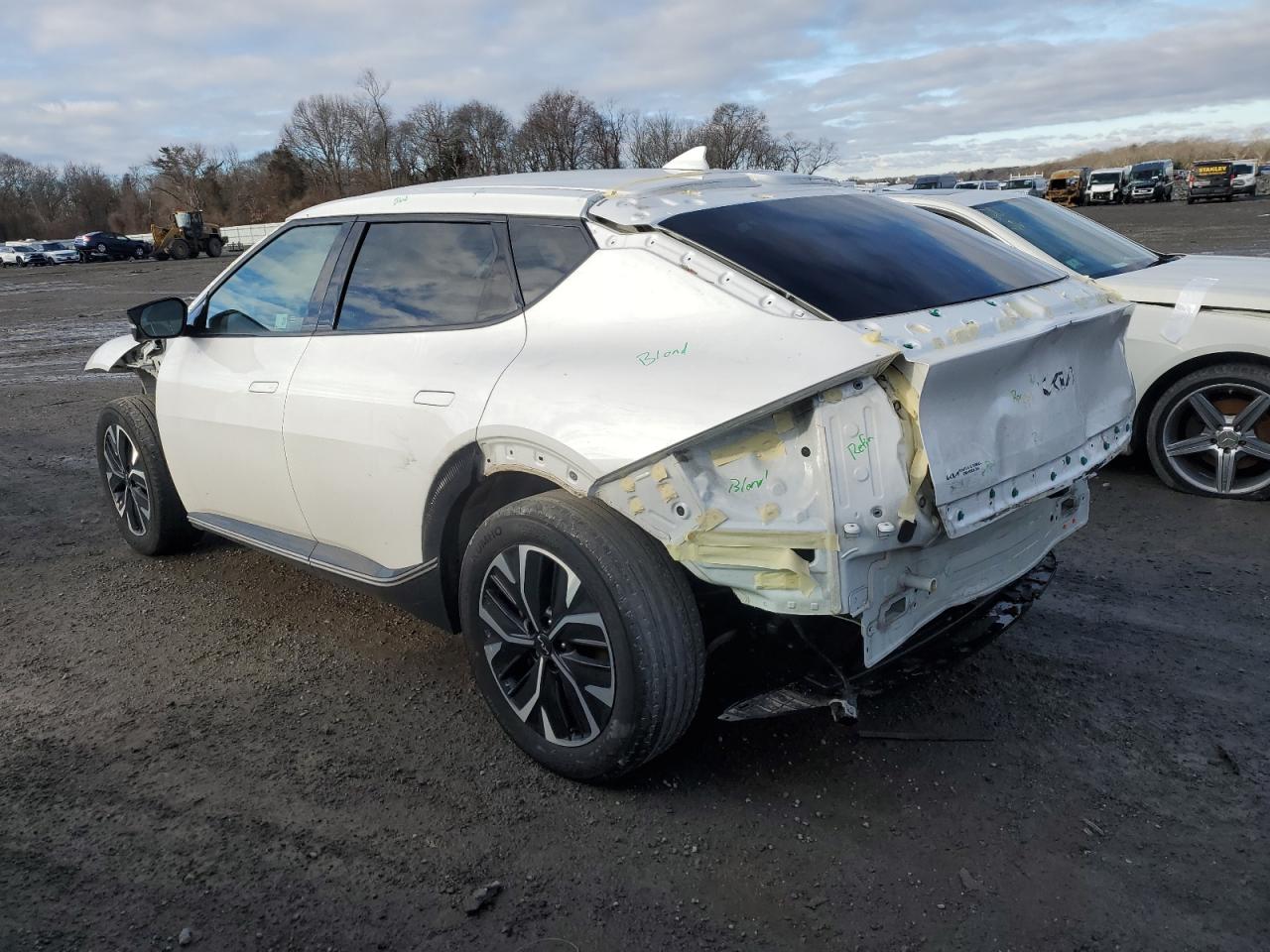 2022 Kia All other VIN KNDC3DLC0N5069802 photo 2
