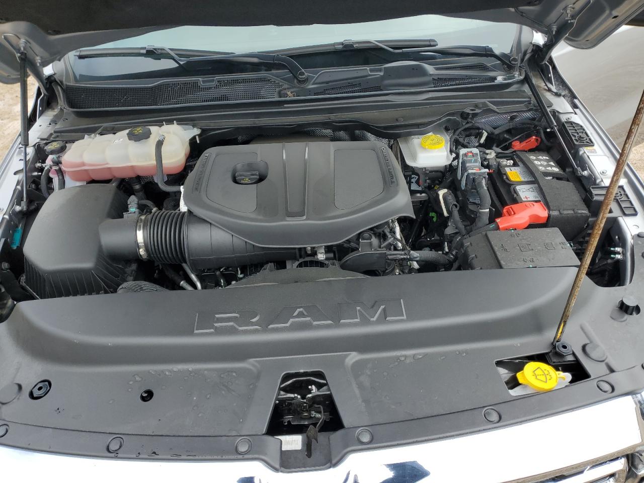 2025 Ram 1500 VIN 1C6SRFBP5SN510529 photo 11