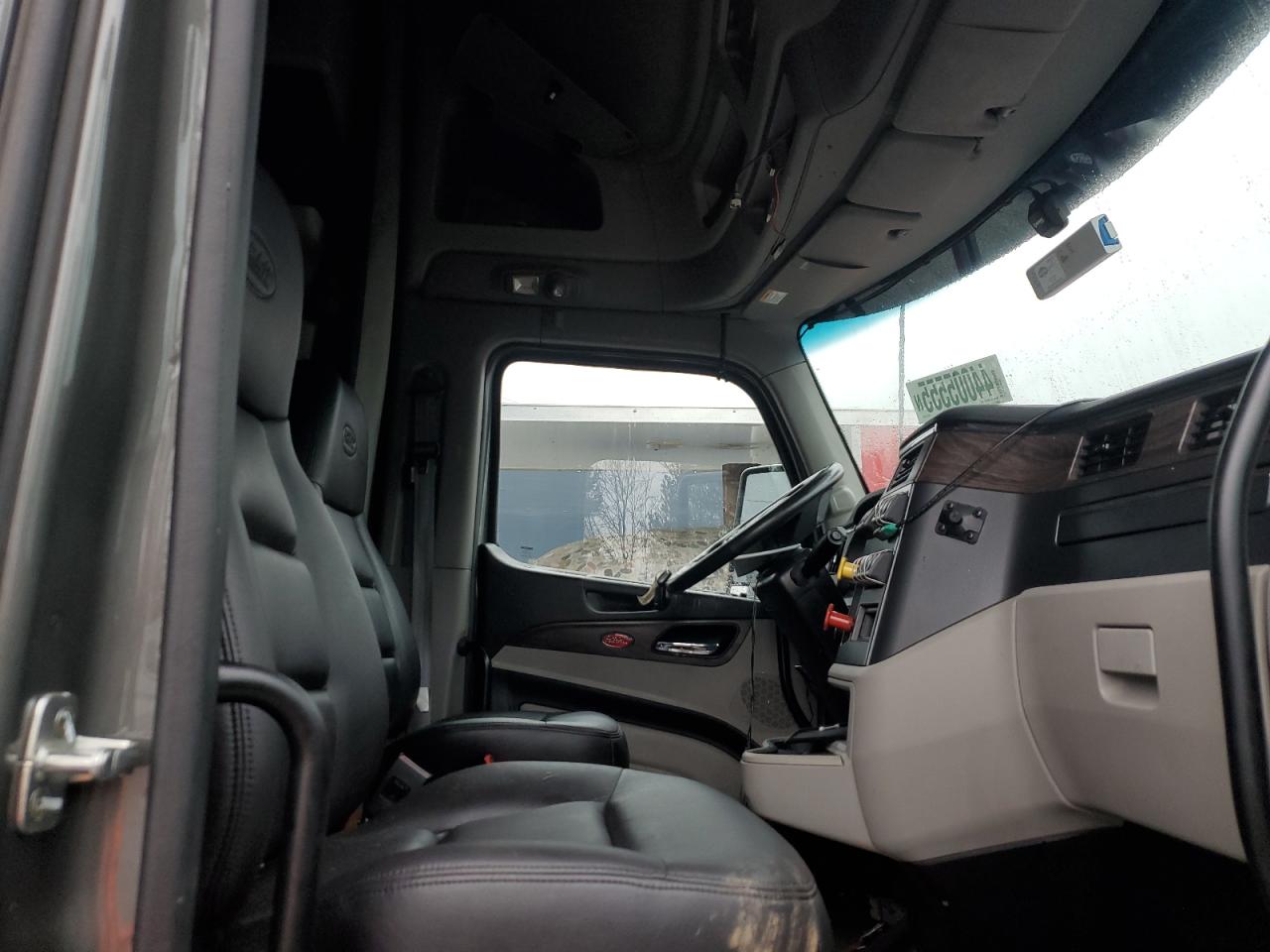 2023 PETERBILT All models VIN 1XPBD49X4PD871019 photo 5