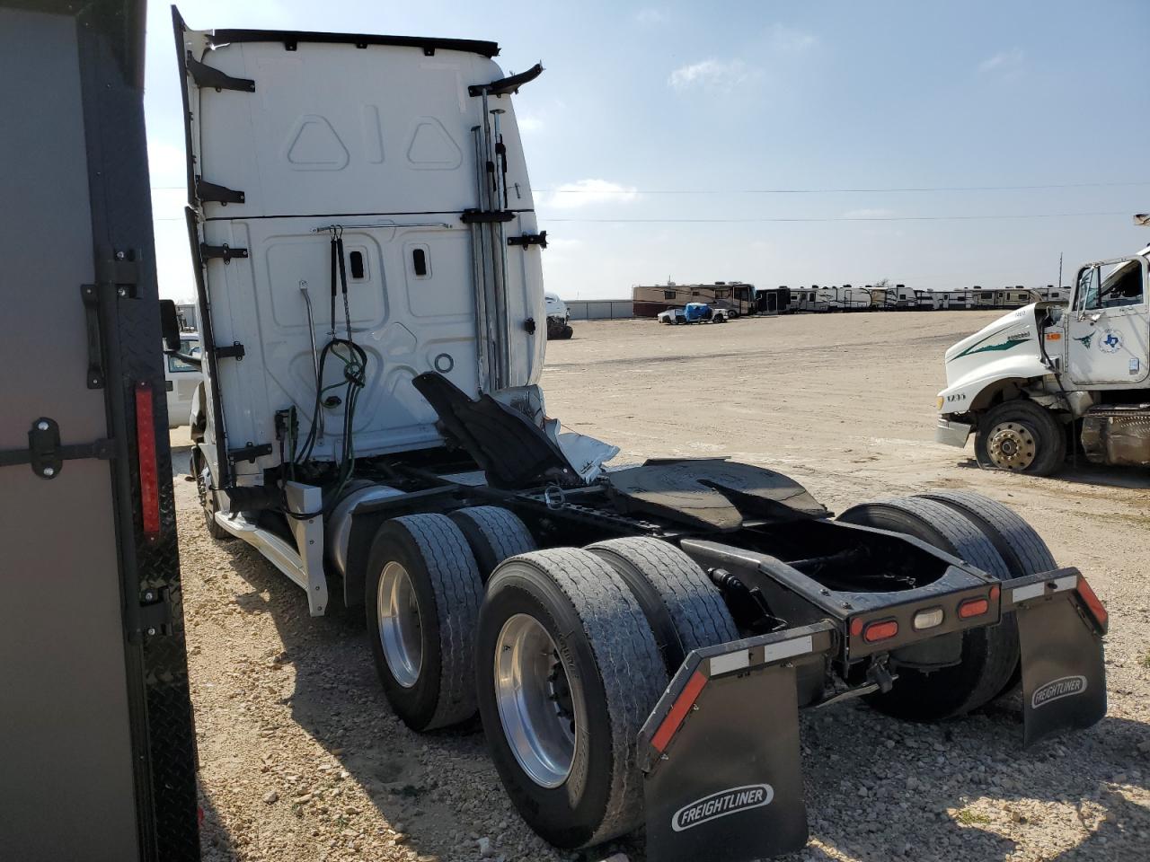 2023 FREIGHTLINER All other VIN 3AKJHHDR7PSNX9028 photo 3