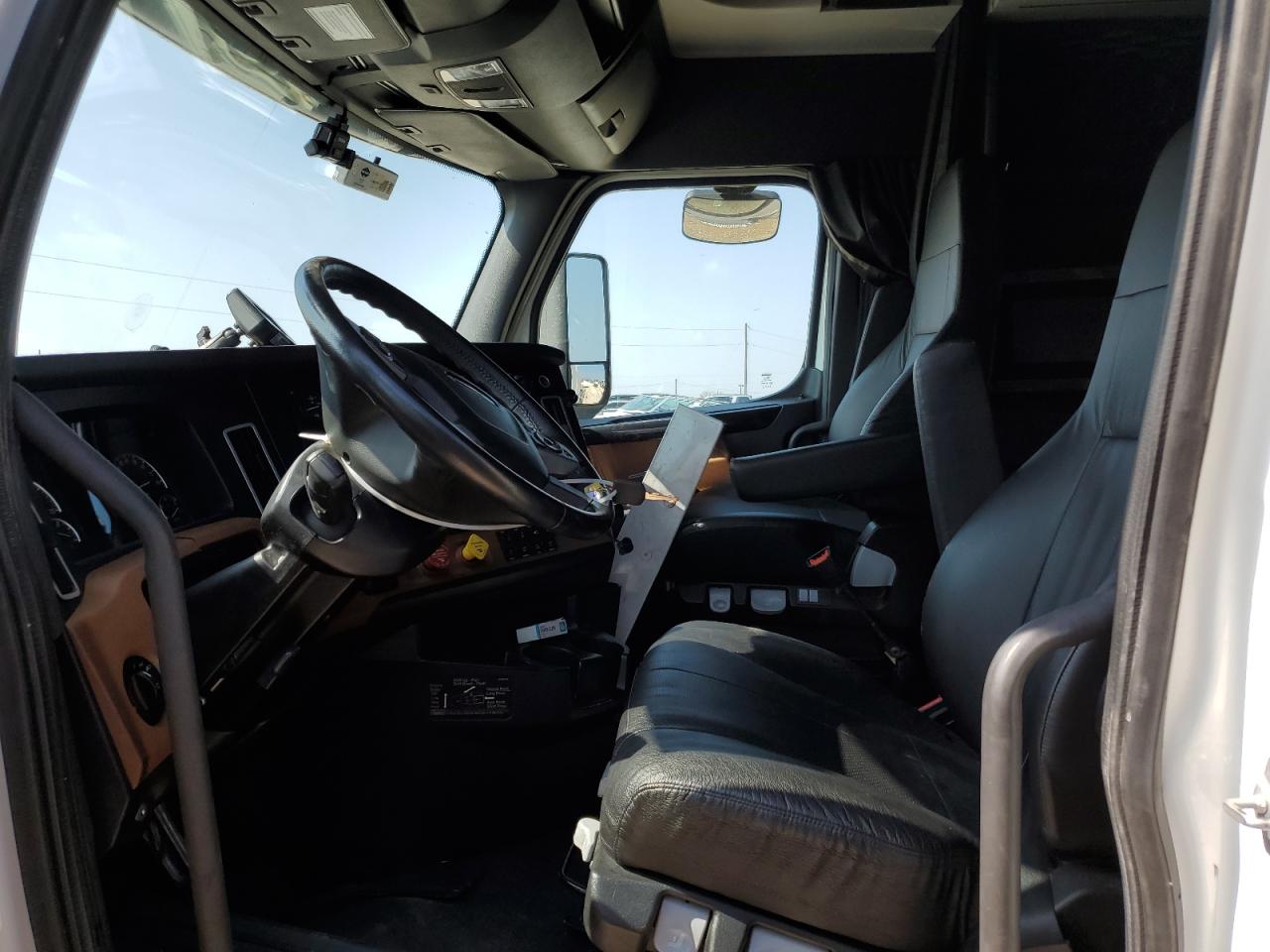 2023 FREIGHTLINER All other VIN 3AKJHHDR7PSNX9028 photo 5