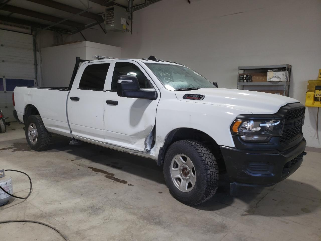 2023 Ram 3500 VIN 3C63R3GJ0PG542246 photo 4