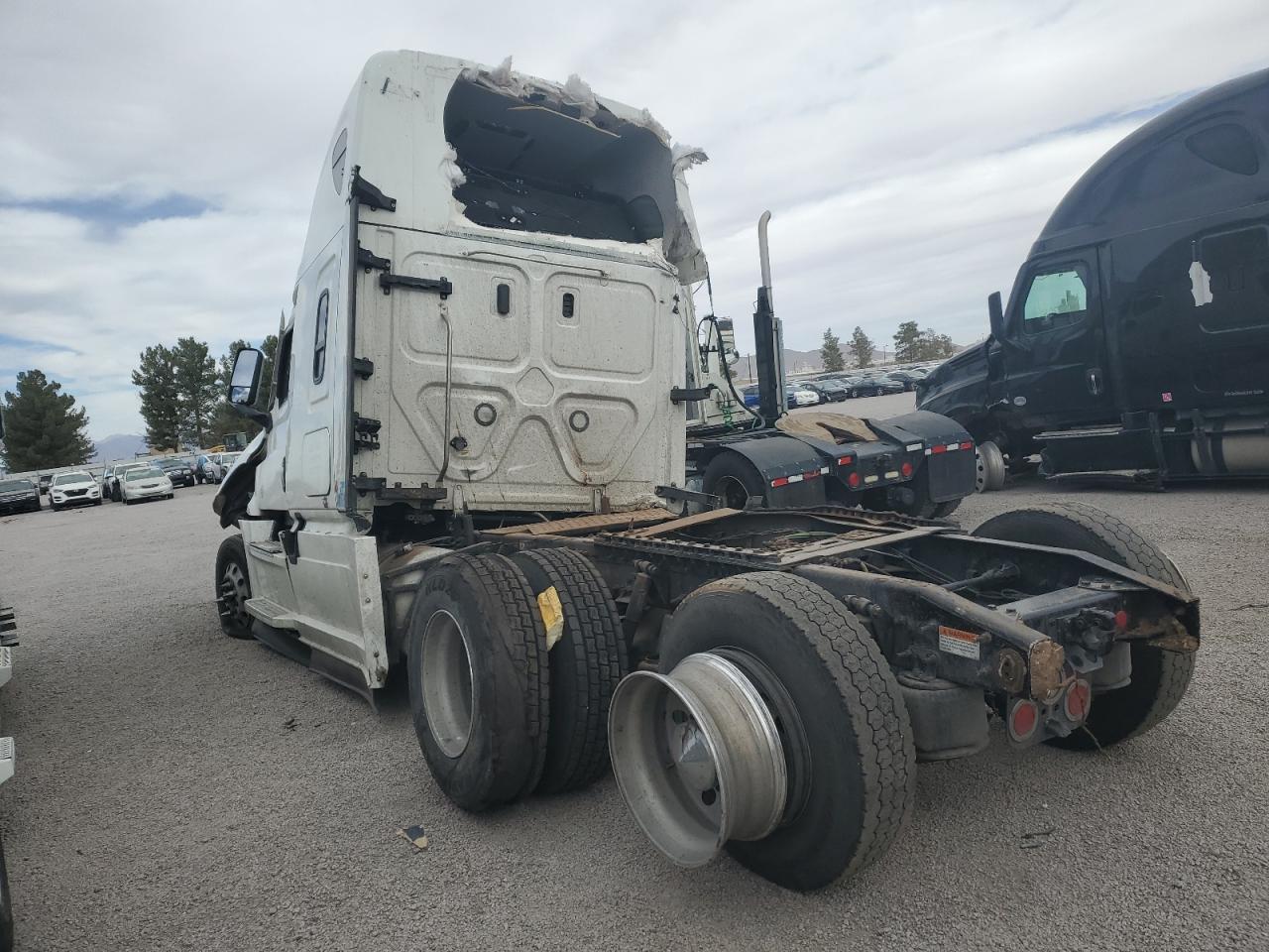 2022 FREIGHTLINER All other VIN 3AKJHHDR6NSMZ1018 photo 3