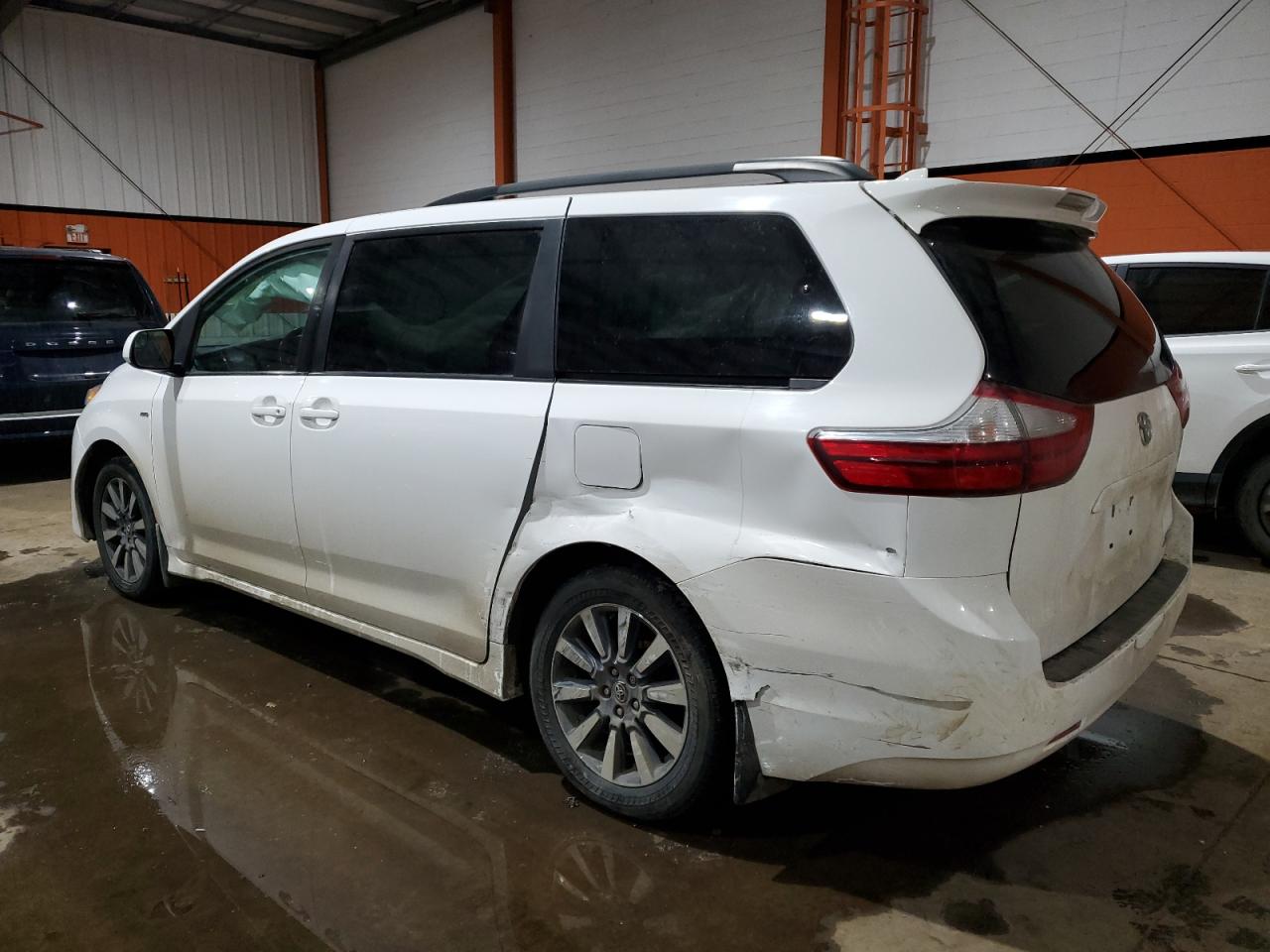 2019 TOYOTA Sienna le VIN 5TDJZ3DC4KS215557 photo 2