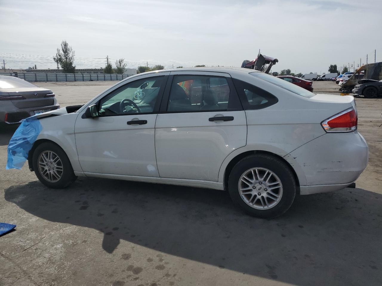 2009 FORD Focus VIN 1FAHP35N79W195034 photo 2