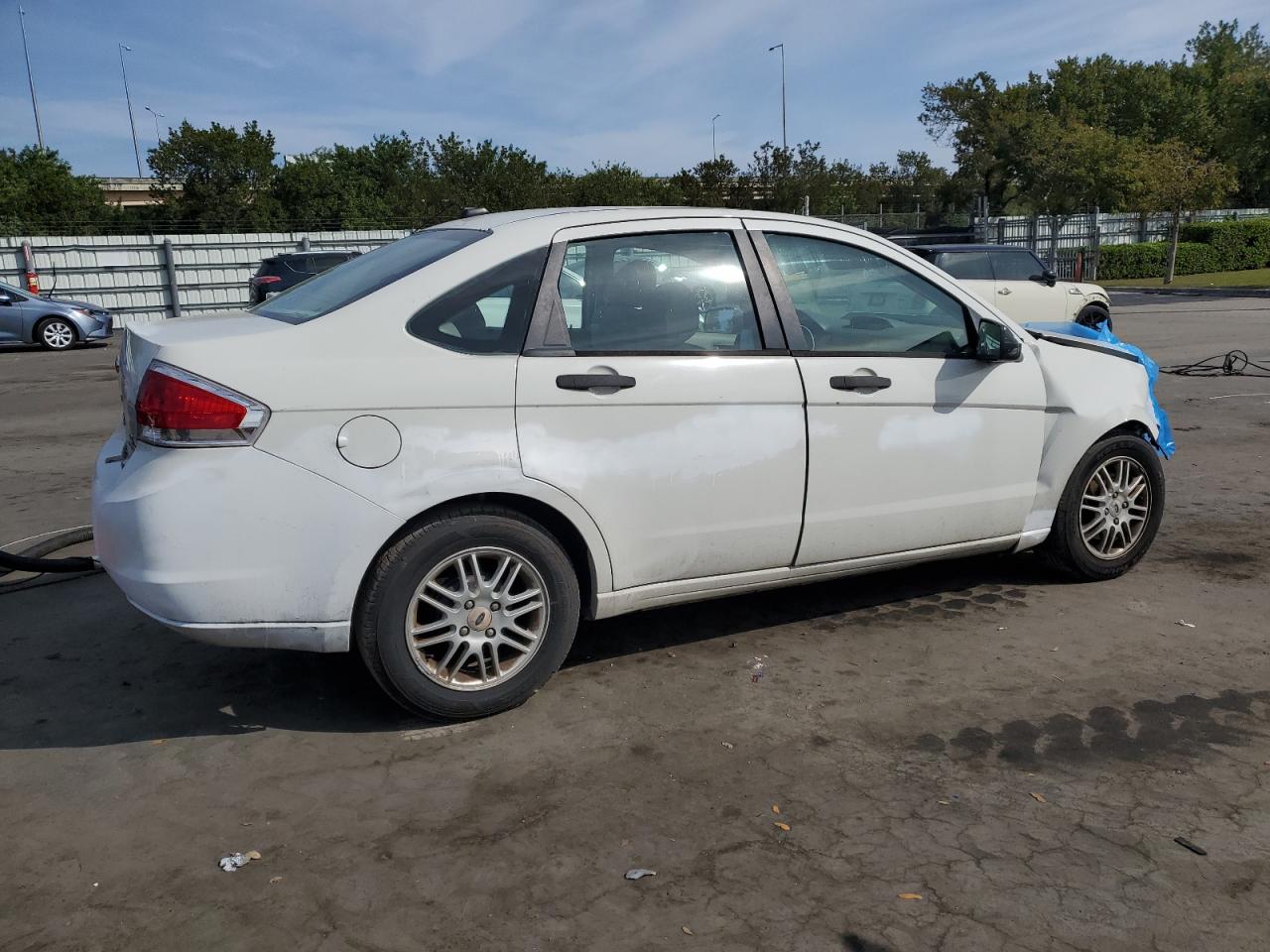 2009 FORD Focus VIN 1FAHP35N79W195034 photo 3