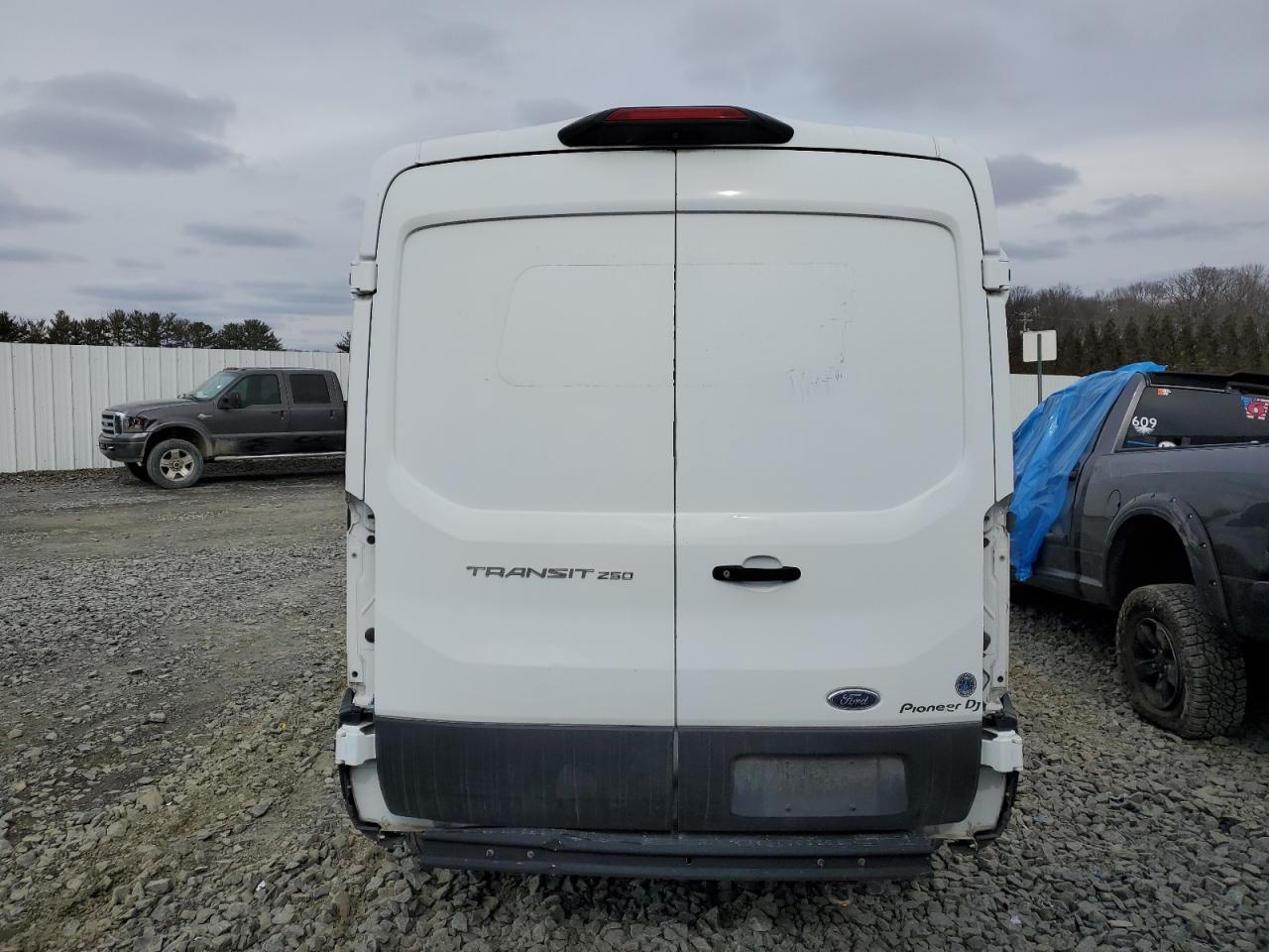 2019 Ford Transit VIN 1FTYR1CM7KKA08505 photo 6
