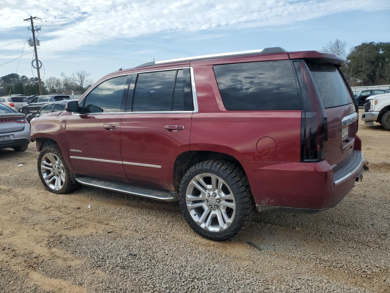 2018 GMC Yukon VIN 1GKS2CKJ8JR212060 photo 2