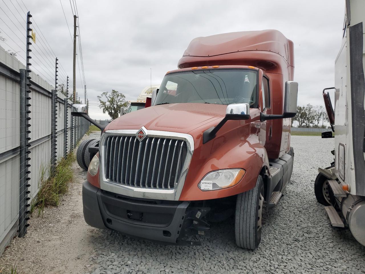 2019 International All models VIN 3HSDZTZR4KN121545 photo 2