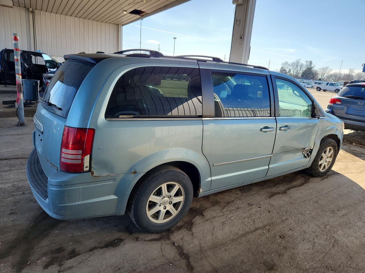 2010 Chrysler Minivan VIN 2A4RR8DX6AR481571 photo 3