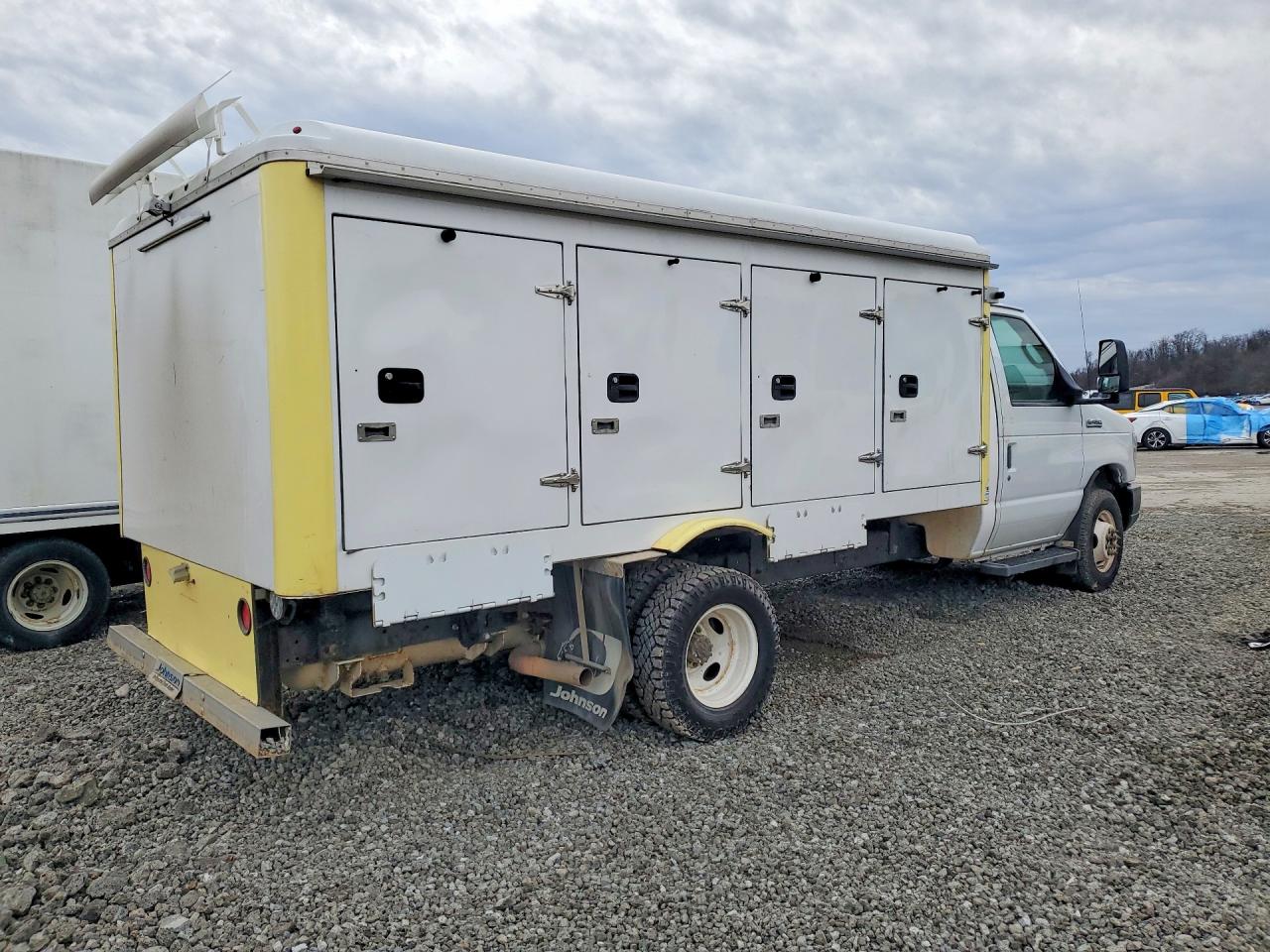 2018 Ford Econoline VIN 1FDXE4FS0JDC33222 photo 3