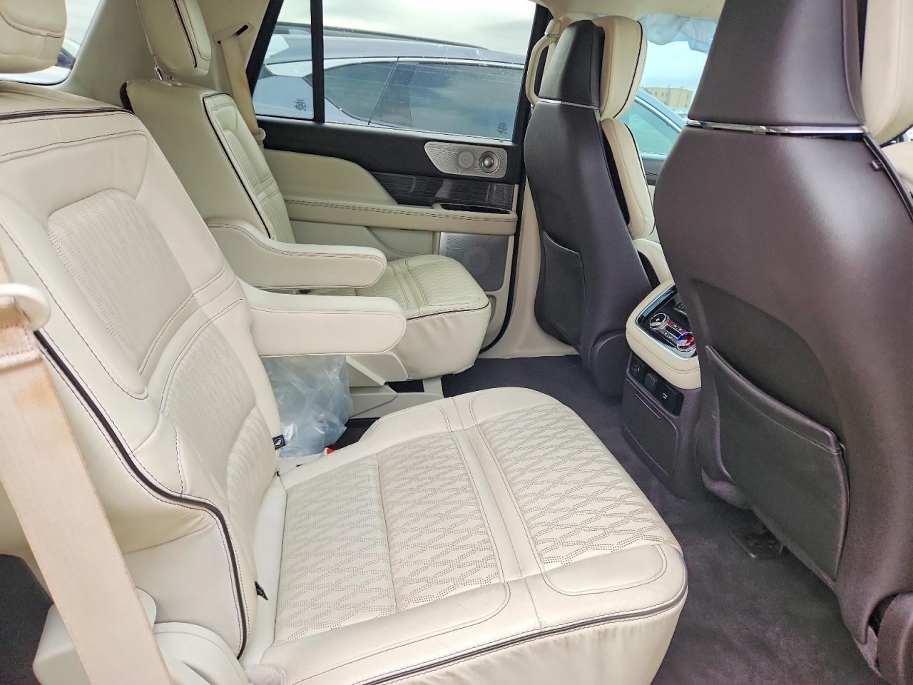 2021 LINCOLN Navigator VIN 5LMJJ2TT1MEL15636 photo 11
