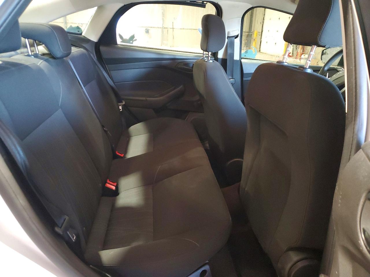 2016 Ford Focus VIN 1FADP3E24GL362050 photo 10