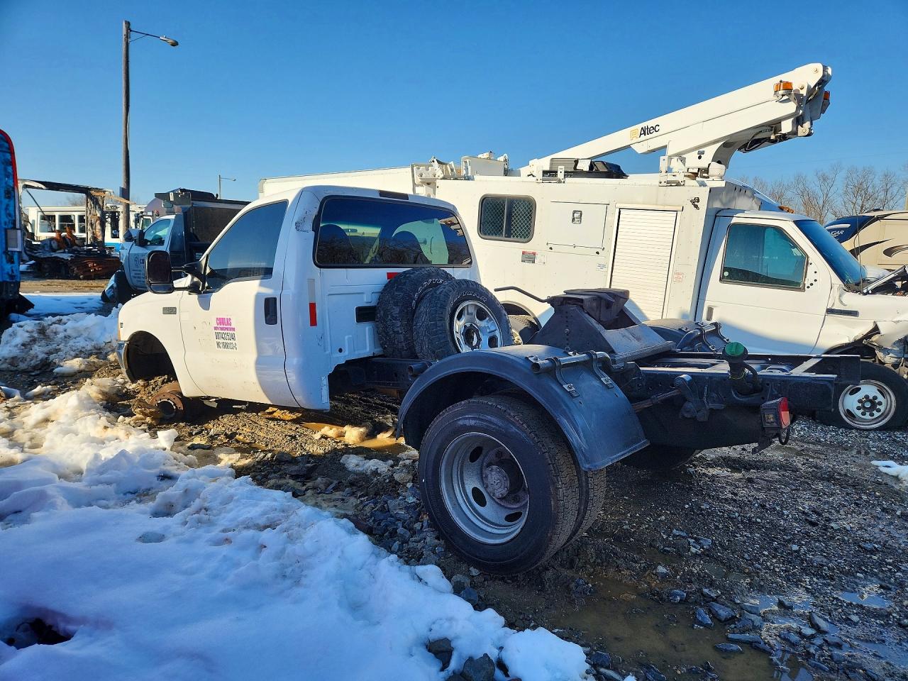 1999 Ford F450 VIN 1FDXF46F2XEA89112 photo 2