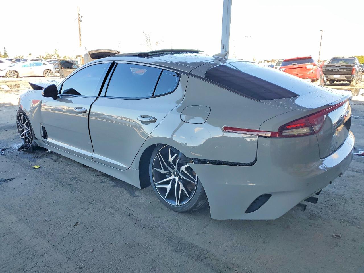 2022 Kia Stinger VIN KNAE35LD8N6110160 photo 2
