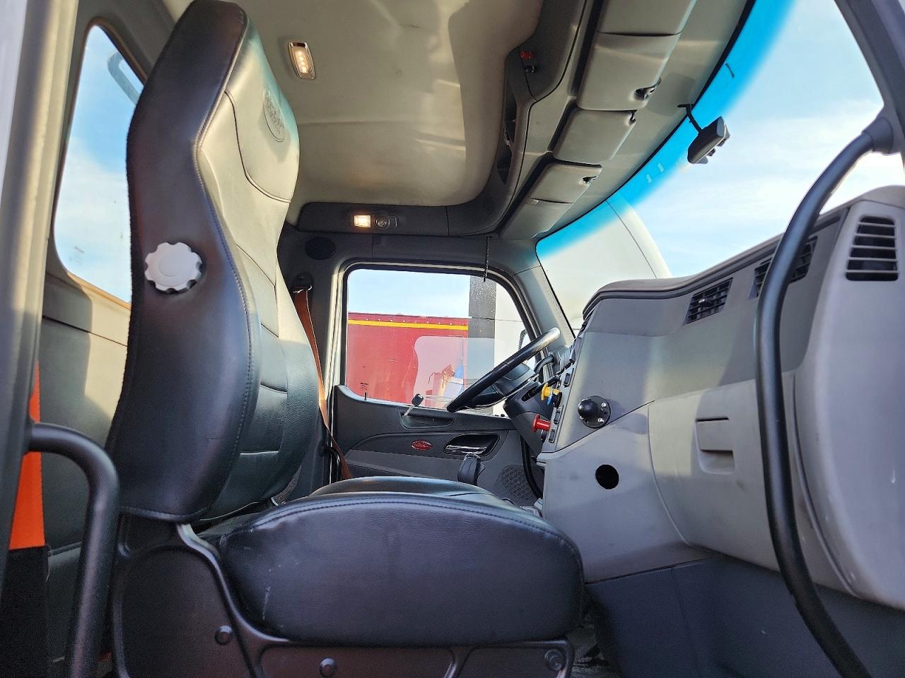 2016 PETERBILT All models VIN 1XPBA48X4GD361702 photo 5