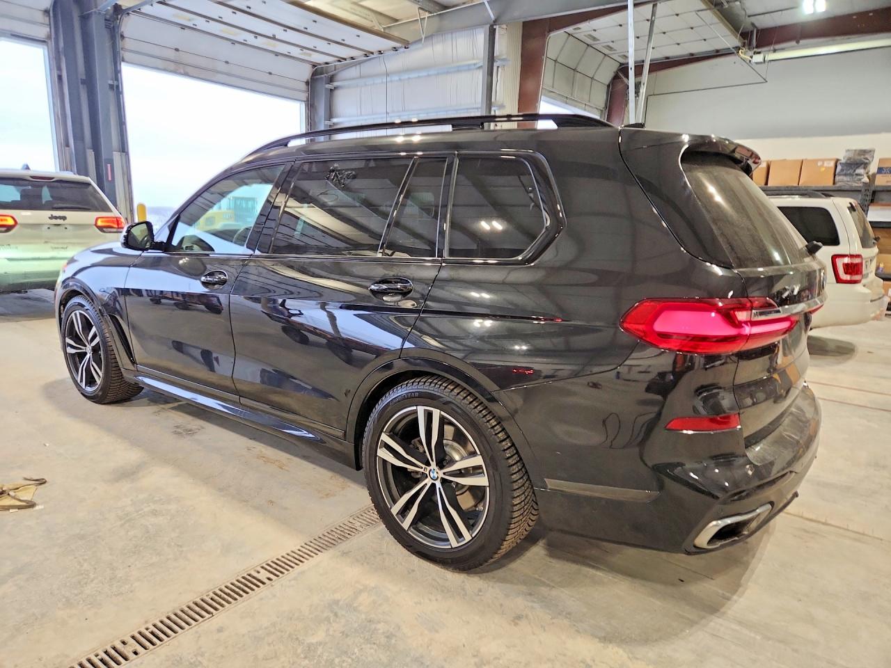 2019 BMW X7 VIN 5UXCX4C51KLS37832 photo 2