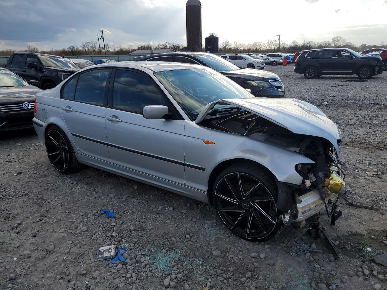 2005 BMW 3 series VIN WBAEV33495KX13267 photo 4