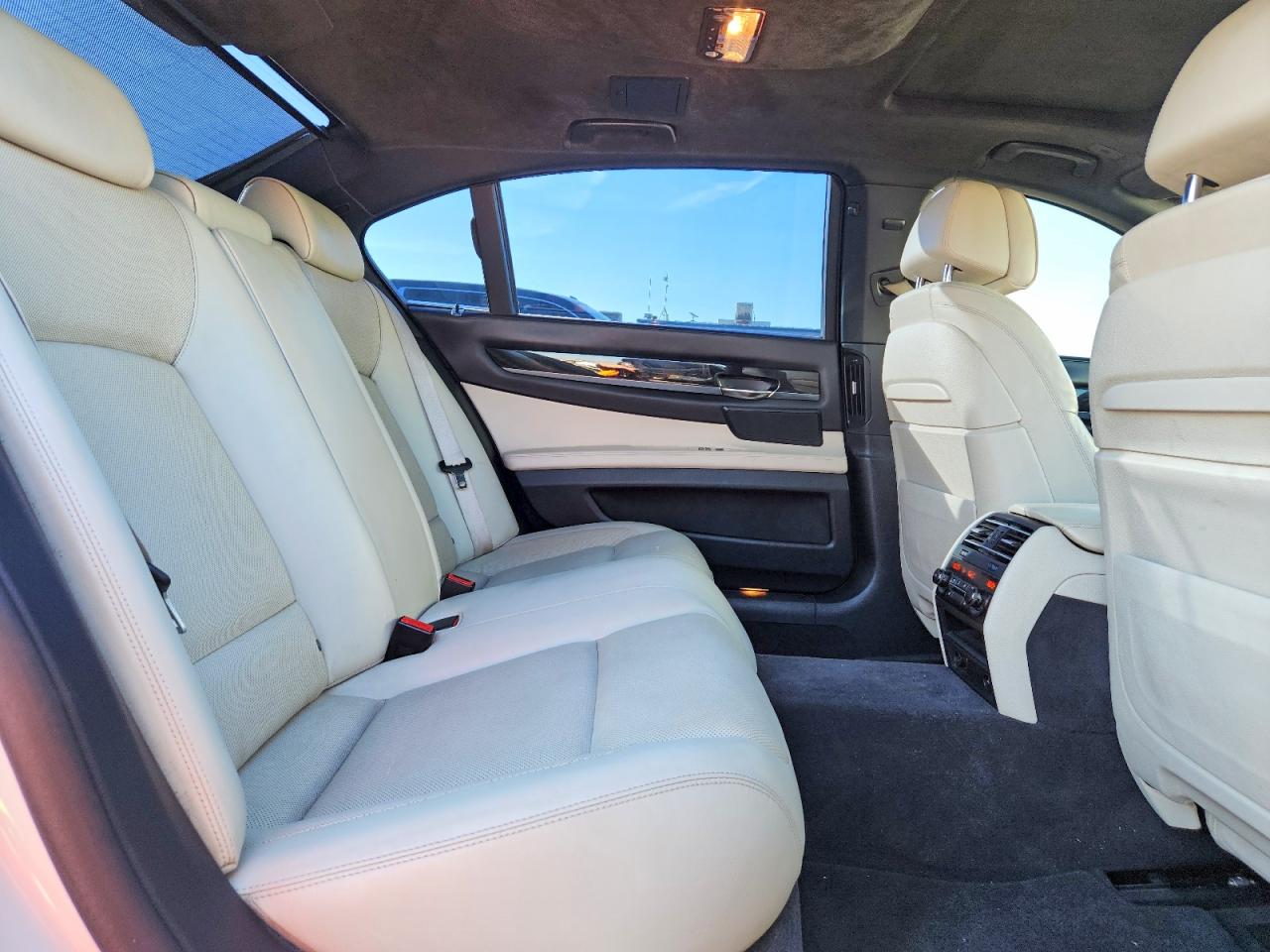 2015 BMW 7 series VIN WBAYE8C59FD781903 photo 10