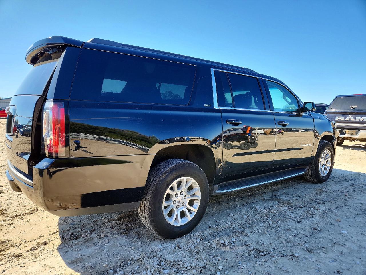 2018 GMC Yukon VIN 1GKS1GKC3JR377087 photo 3
