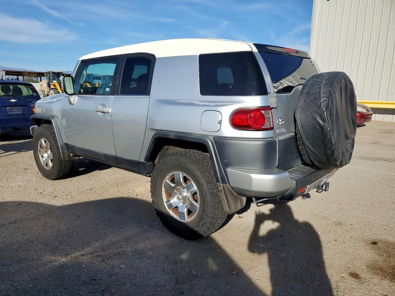 2007 TOYOTA Fj cruiser VIN JTEBU11F770005353 photo 2
