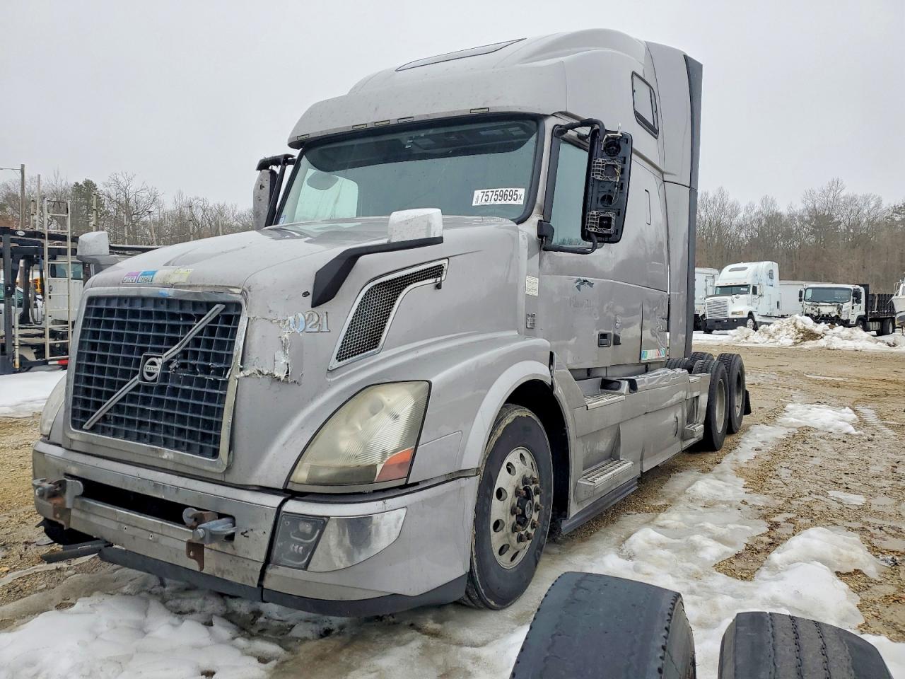 2016 Volvo Vn VIN 4V4NC9EJ8GN946660 photo 2