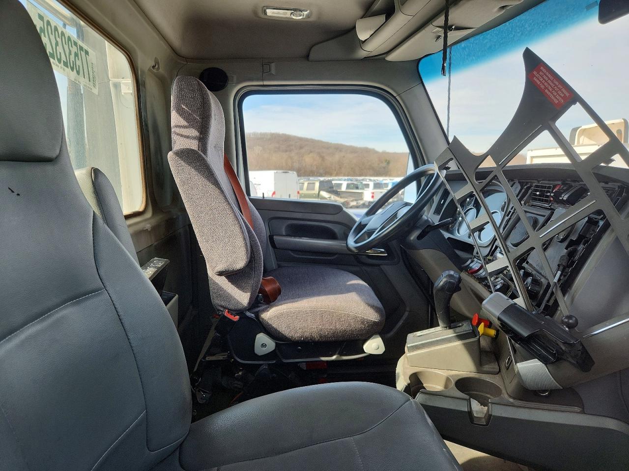 2015 KENWORTH All models VIN 1XKYA48X0FJ443670 photo 5