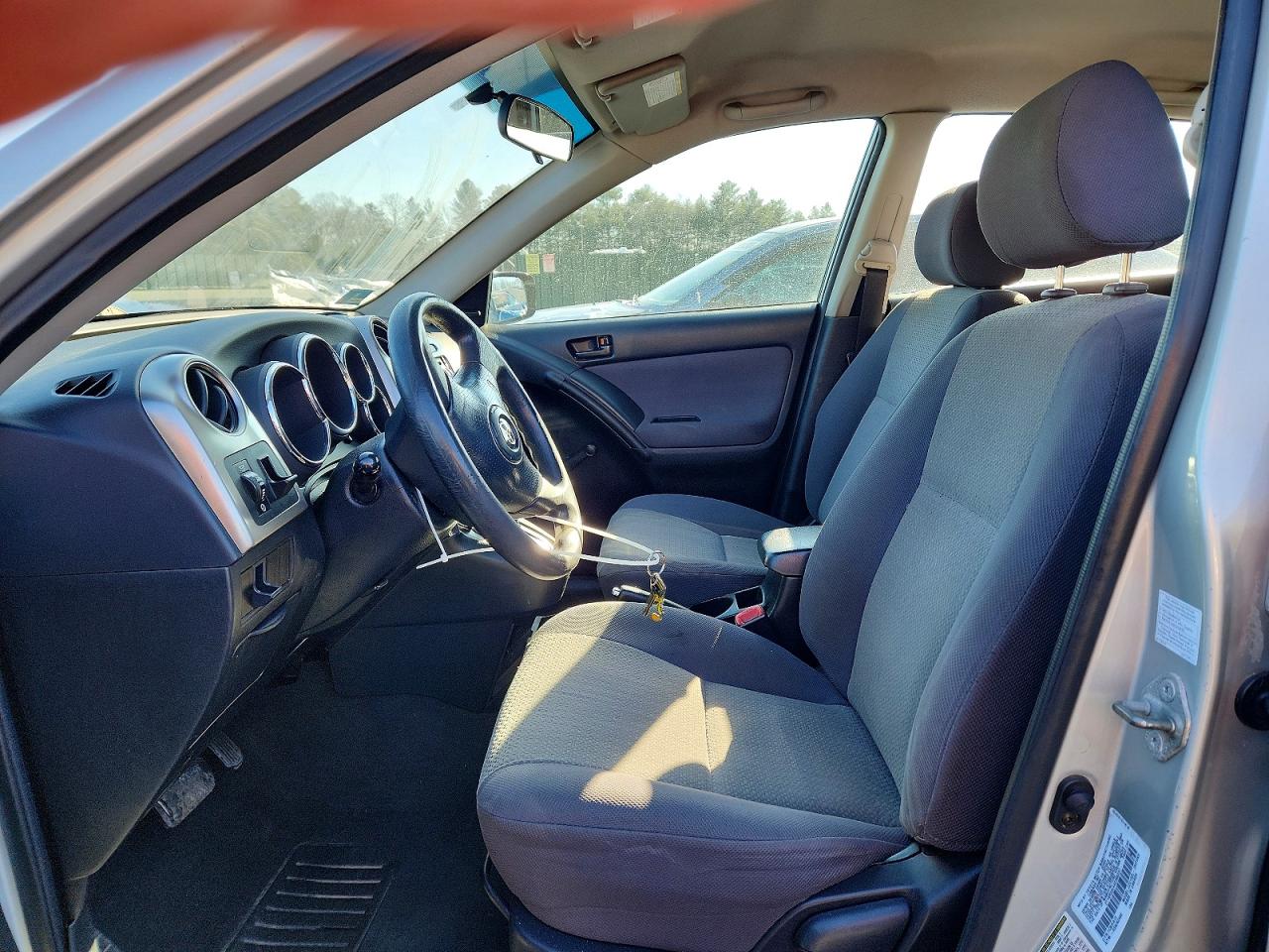2004 Toyota Matrix VIN 2T1KR32E44C288237 photo 7