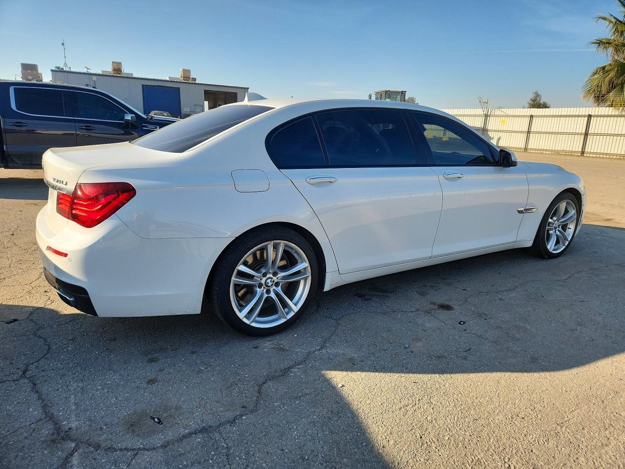 2015 BMW 7 series VIN WBAYE8C59FD781903 photo 3