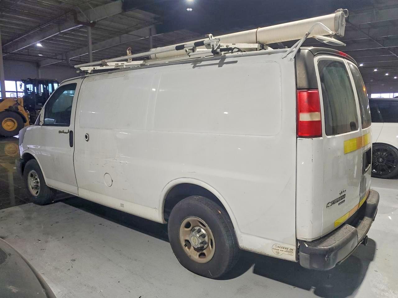 2012 CHEV Express VIN 1GCWGFCB8C1123713 photo 2