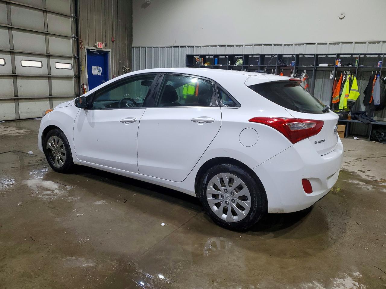 2017 Hyundai Elantra gt VIN KMHD35LH5HU374028 photo 2