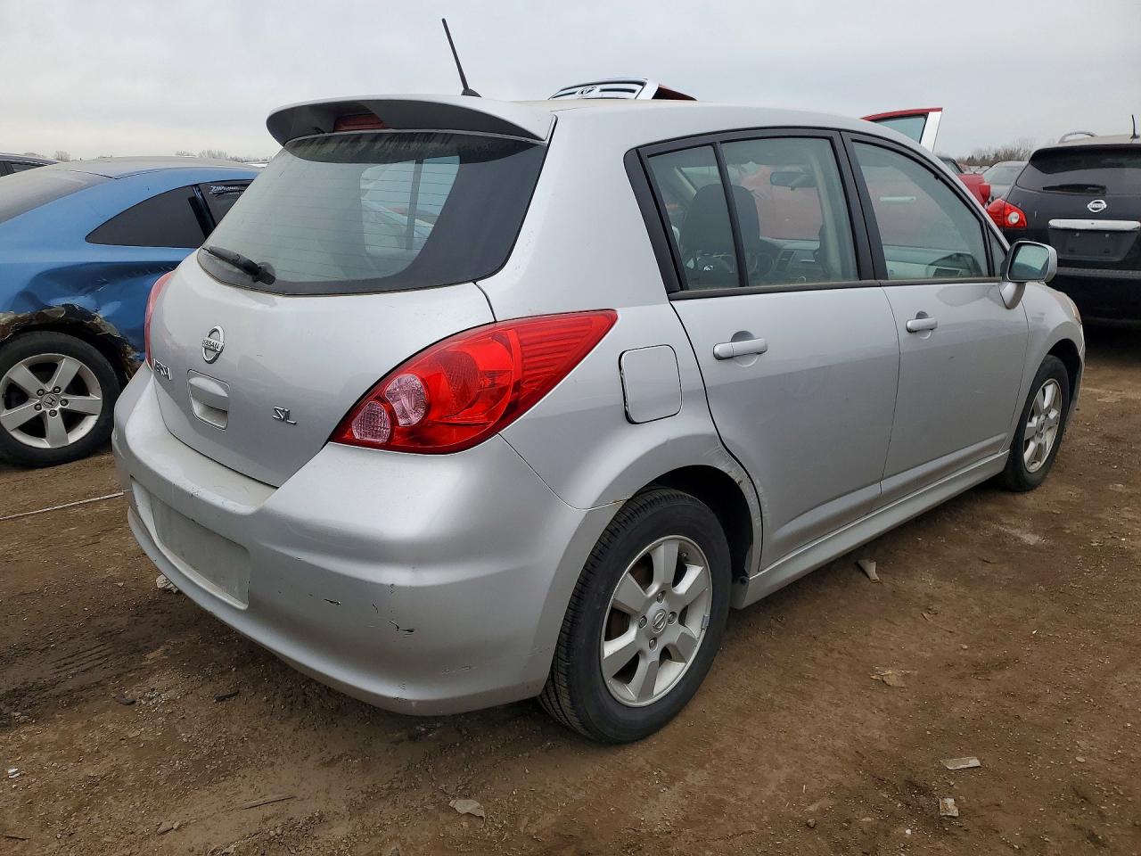 2010 NISS Versa VIN 3N1BC1CP0AL385601 photo 3