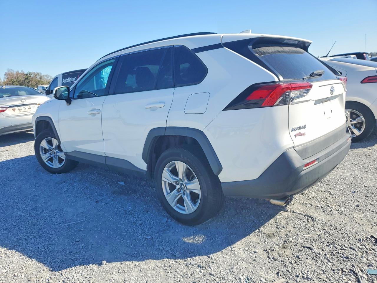 2019 Toyota Rav4 VIN 2T3P1RFV3KW044060 photo 2