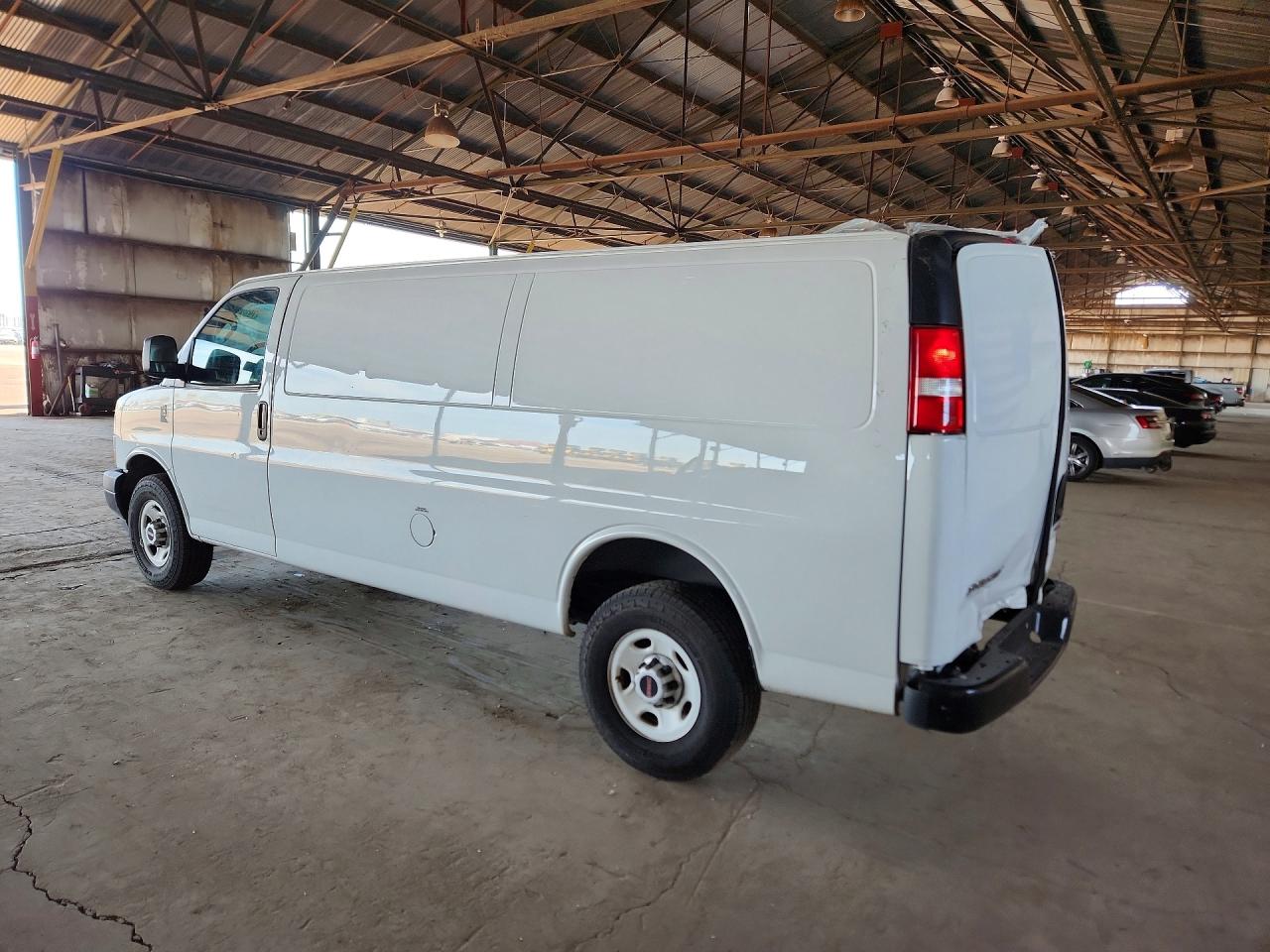 2022 GMC Savana VIN 1GTZ7HFP5N1141170 photo 2