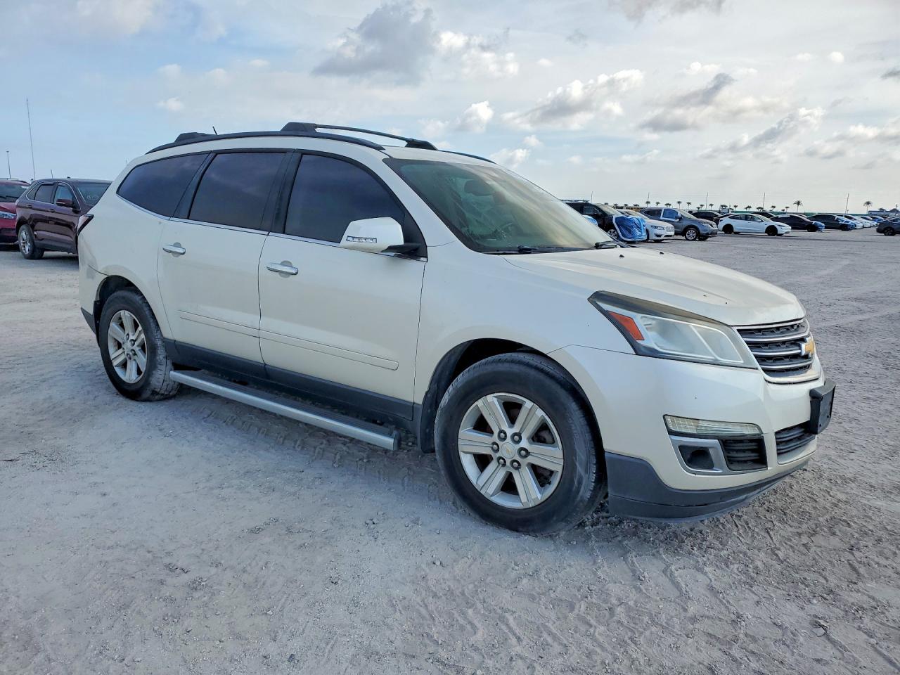 2014 Chevrolet Traverse VIN 1GNKRHKD0EJ331733 photo 4