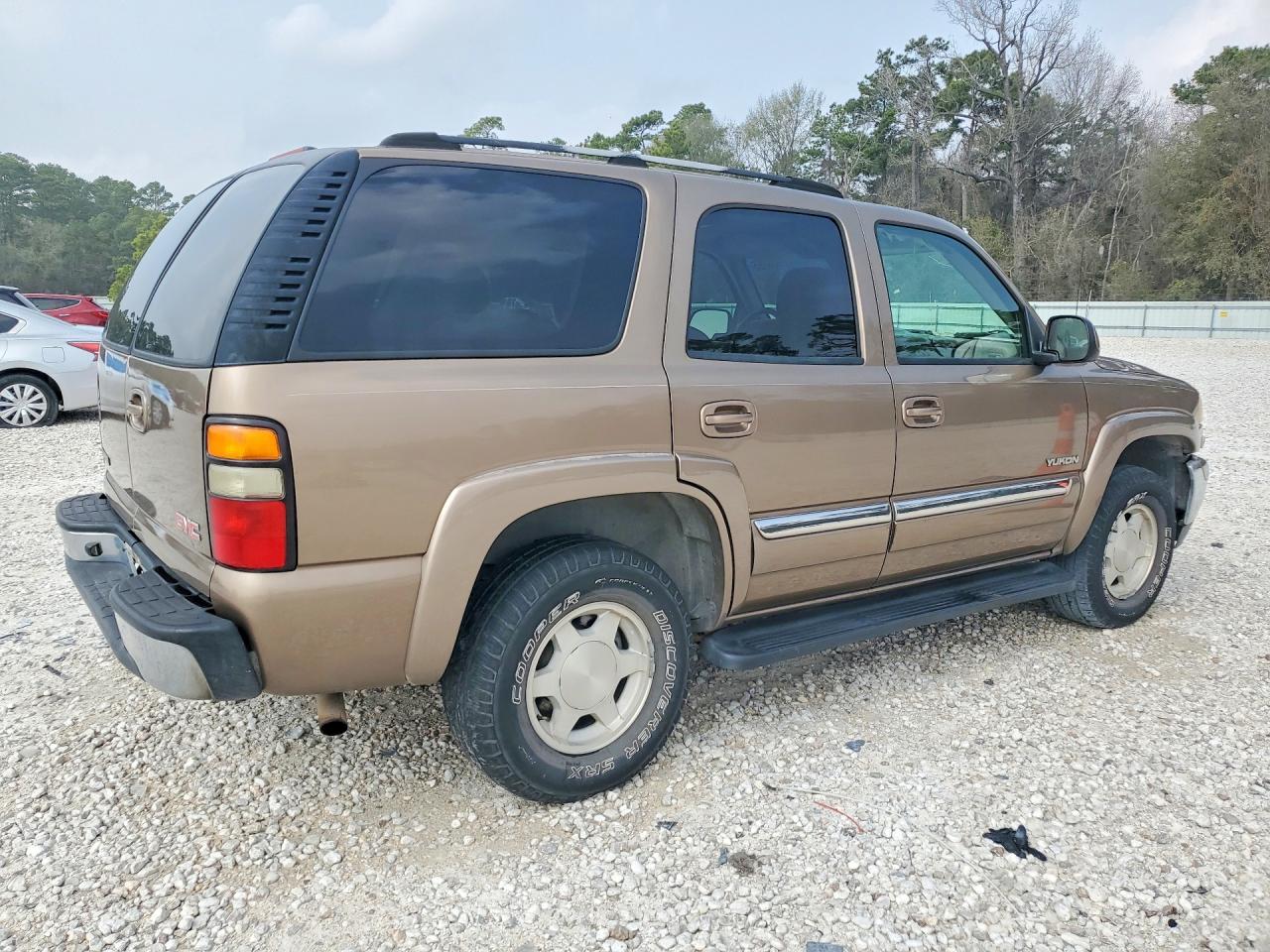 2004 GMC Yukon VIN 1GKEC13V94R265192 photo 3