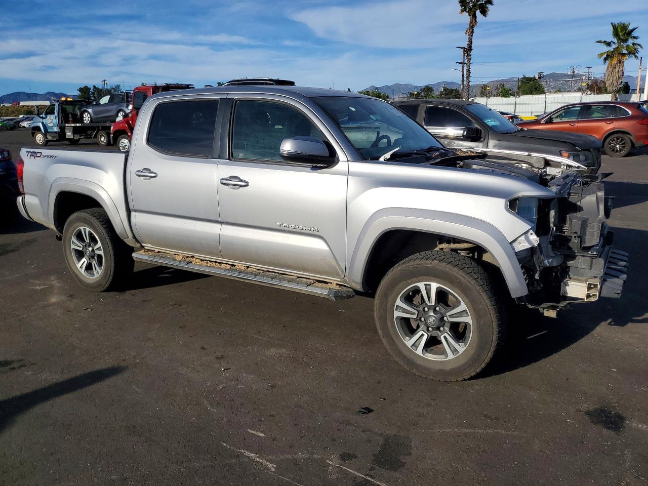 2018 Toyota Tacoma VIN 3TMAZ5CN3JM068077 photo 4