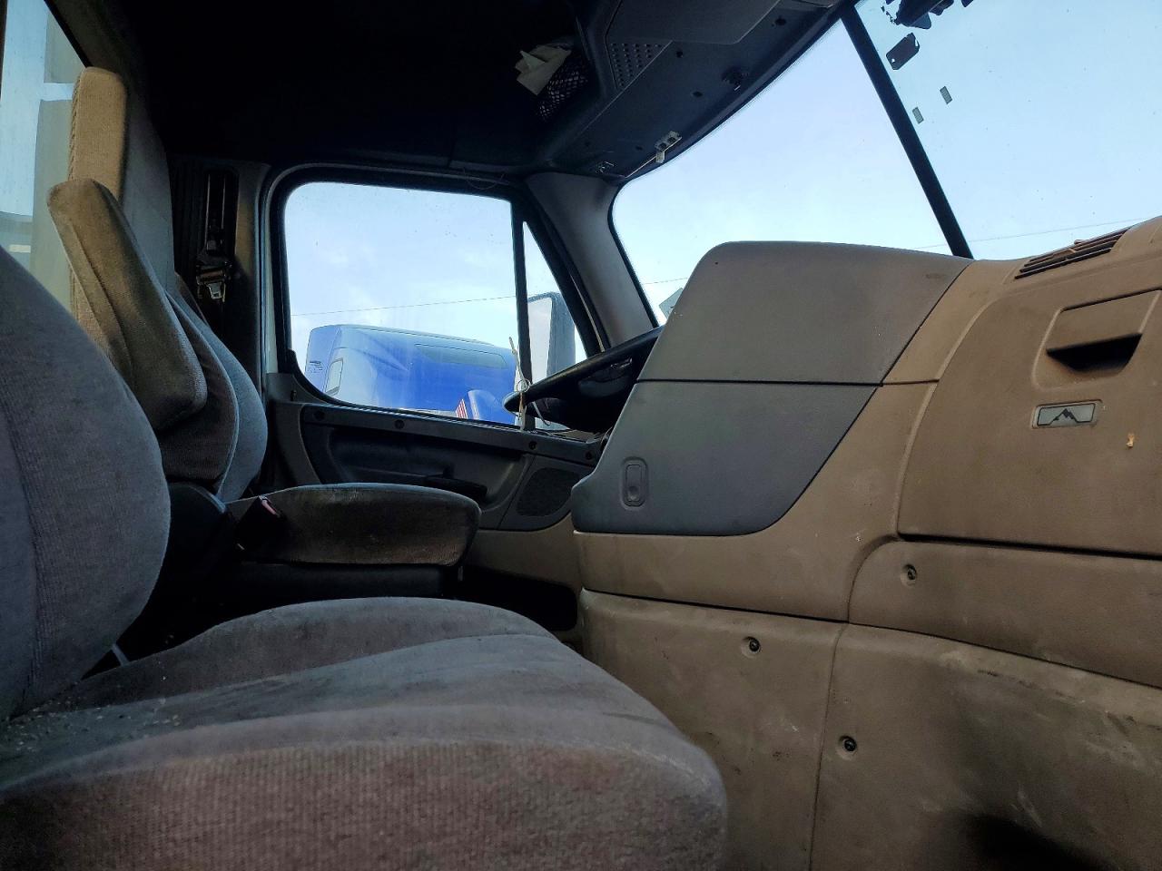 2017 FREIGHTLINER All other VIN 1FUJGEDR3HLHM7443 photo 5